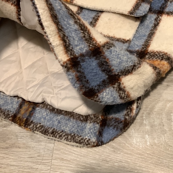 Cropped Plaid Shacket/Jacket - Picture 12 of 12